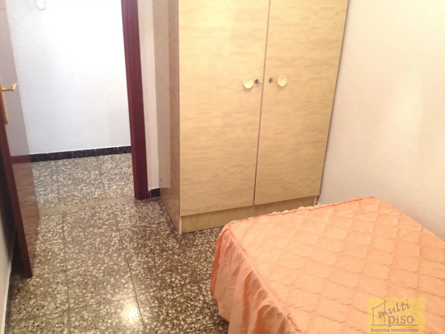 Dormitori de Pis en venda en L'Hospitalet de Llobregat amb Terrassa i Balcó