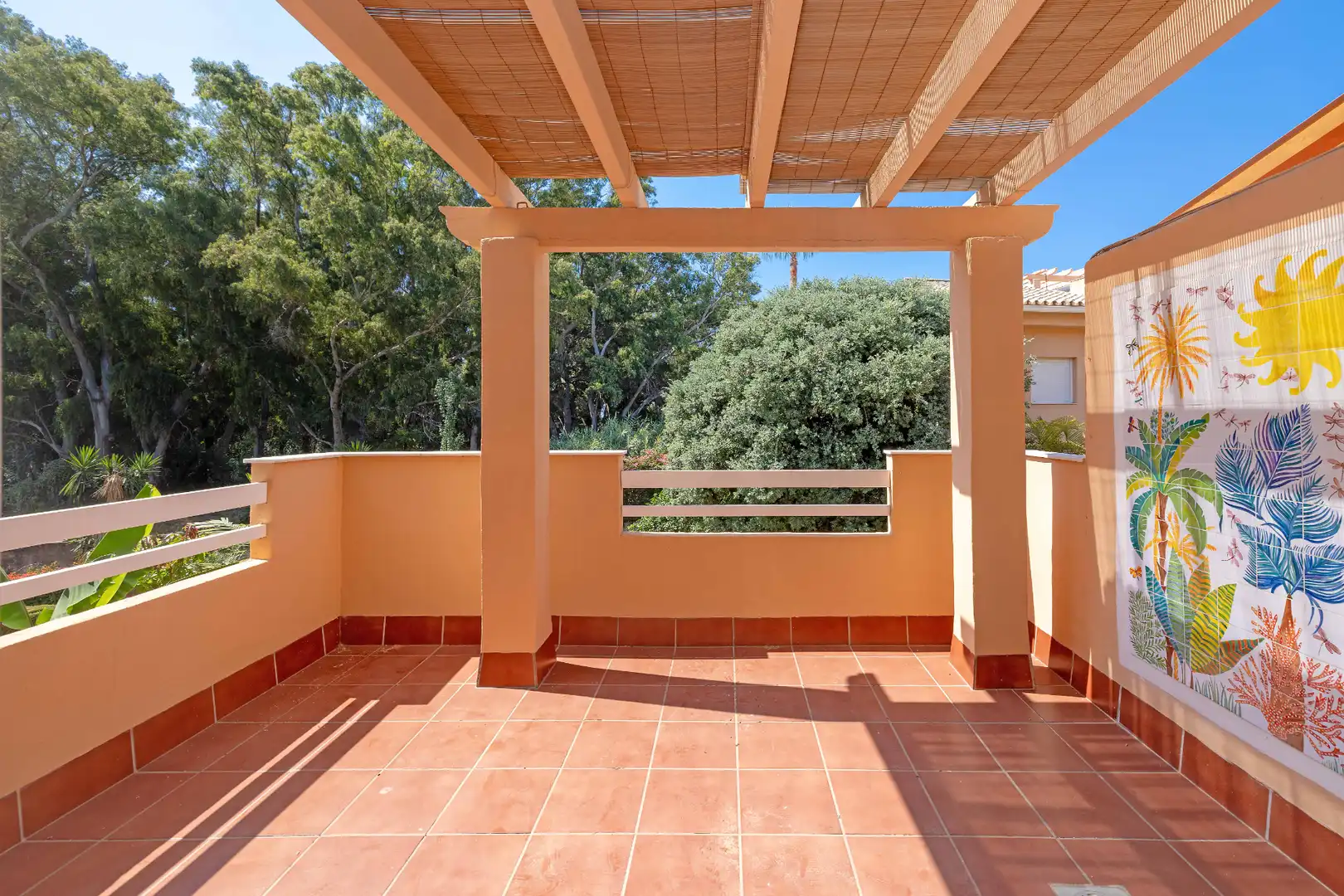Terrasse von Wohnung zum Verkauf in Marbella mit Klimaanlage, Heizung und Terrasse