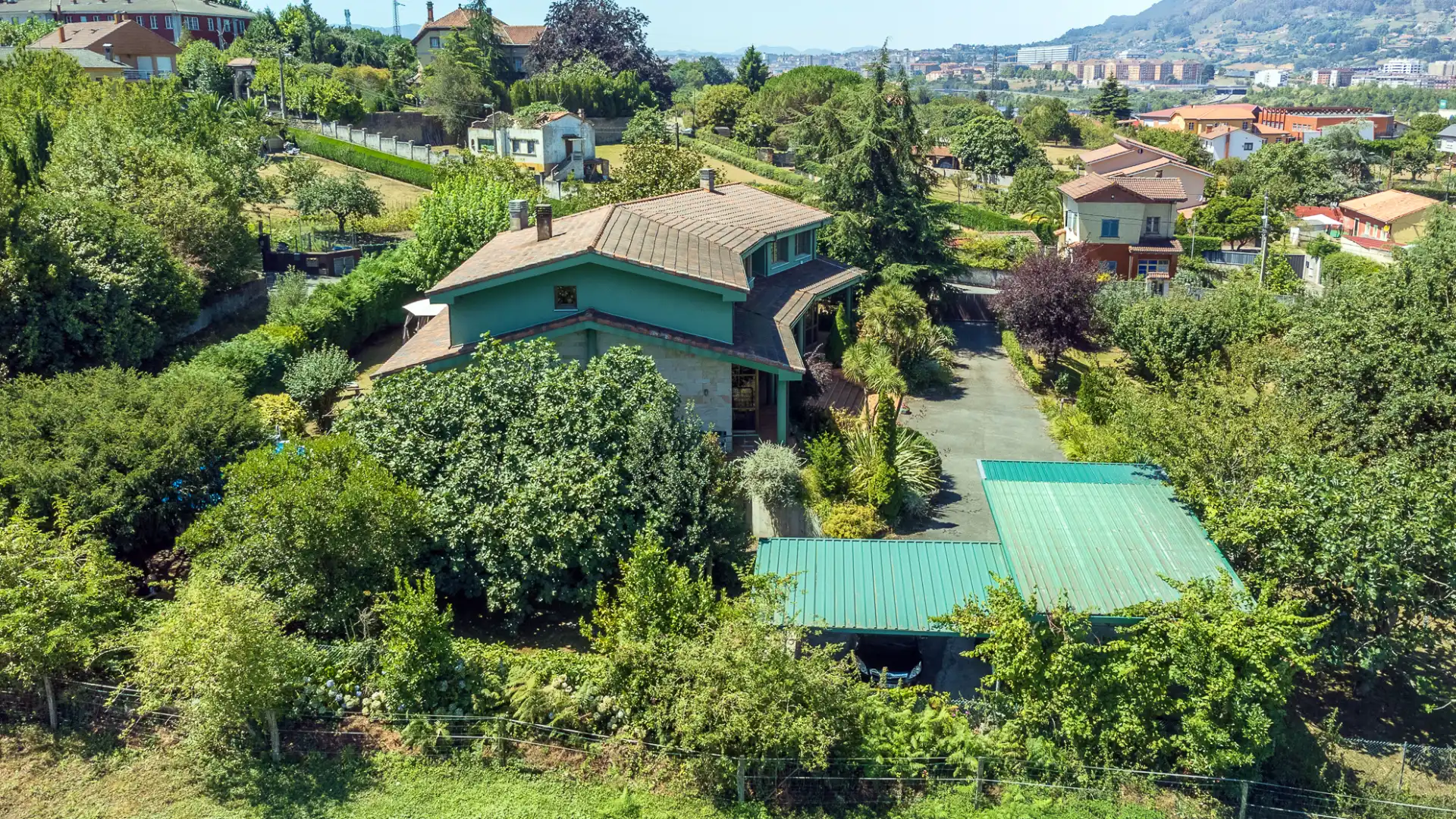 Vista exterior de Casa o chalet en venta en Oviedo  con Calefacción, Jardín privado y Parquet