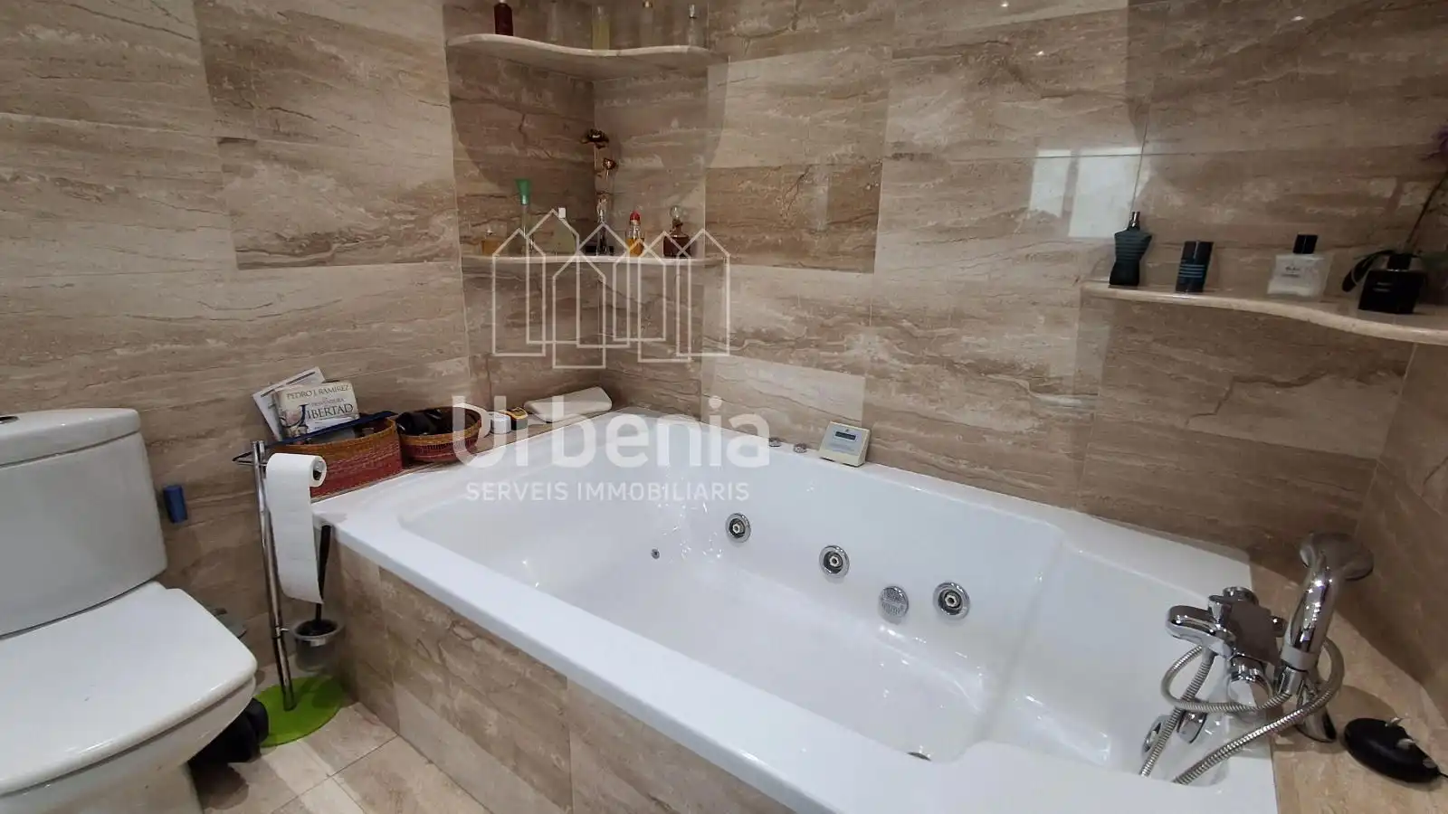 Bany de Casa o xalet en venda en Mataró amb Aire condicionat, Calefacció i Terrassa