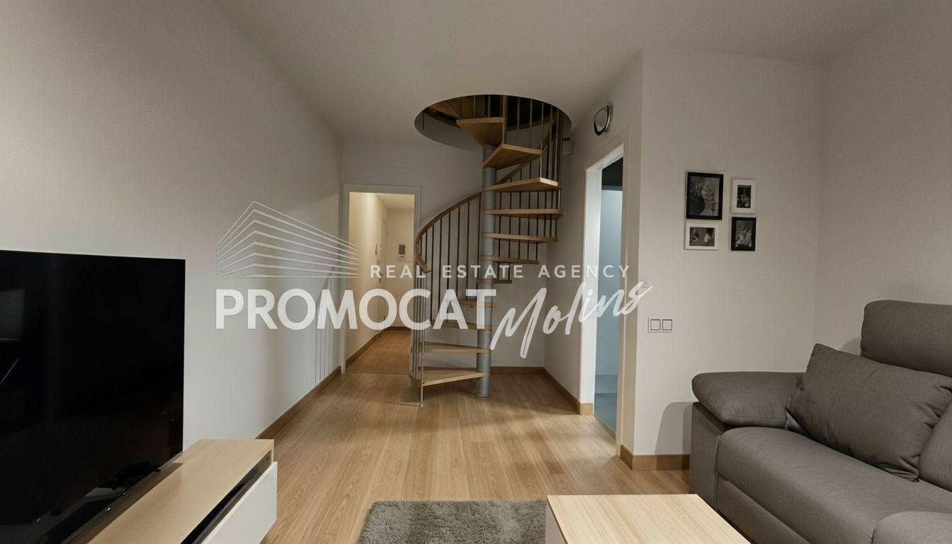 Sala d'estar de Dúplex en venda en Sant Vicenç Dels Horts amb Aire condicionat, Terrassa i Balcó