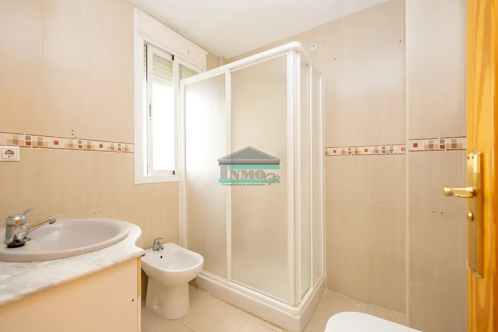 Badezimmer von Wohnung zum Verkauf in Armilla mit Heizung, Terrasse und Balkon