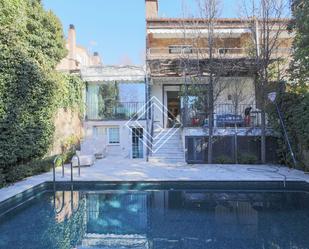 Swimming pool of Single-family semi-detached for sale in  Madrid Capital  with Air Conditioner, Heating and Private garden