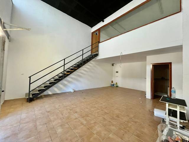 Local comercial en Alquiler en Pl. de la Victoria Catalana 10 0 0 2, 10 en Els Grecs - Mas Oliva