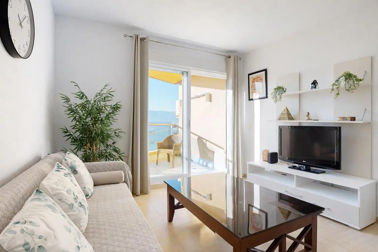 Living room of Flat for rent in Roquetas de Mar  with Air Conditioner, Heating and Private garden