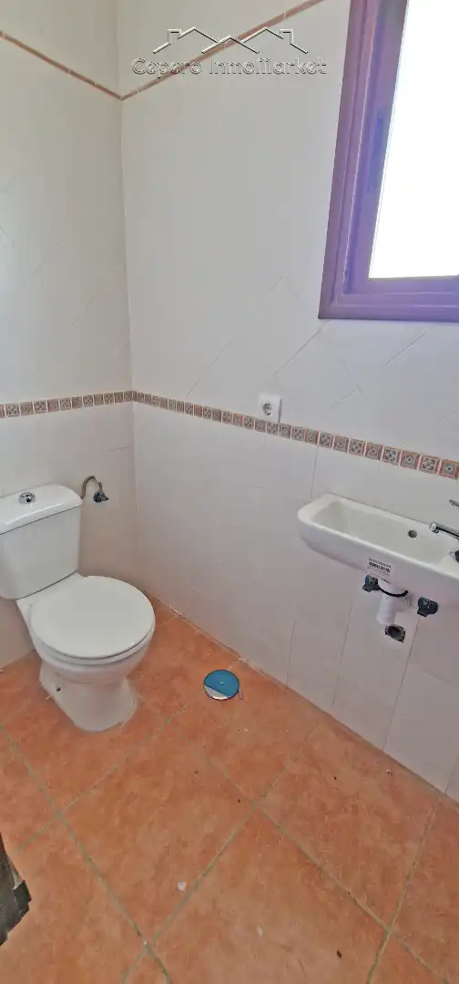 Badezimmer von Einfamilien-Reihenhaus zum Verkauf in El Puerto de Santa María mit Privatgarten und Balkon