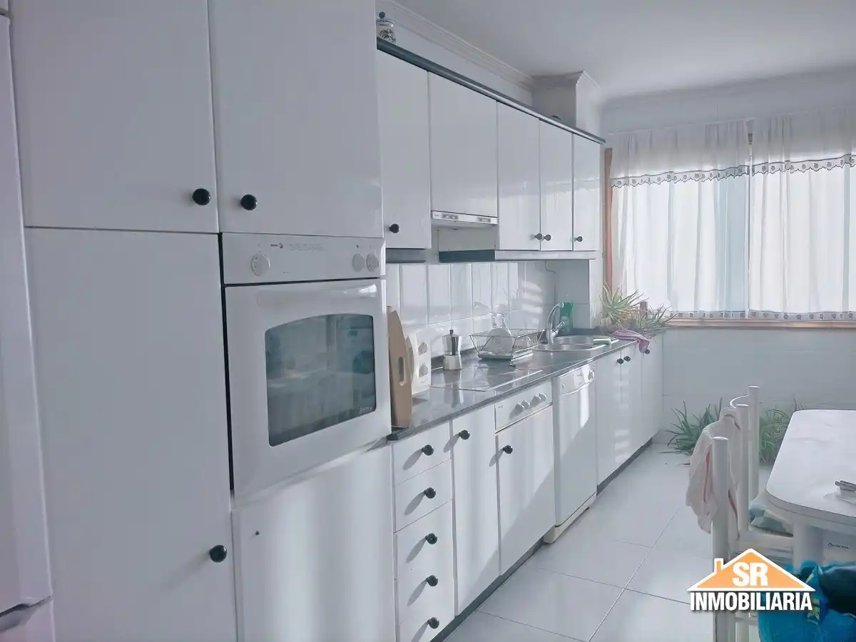 Cocina de Piso de alquiler en A Coruña Capital  con Amueblado, Horno y Lavadora