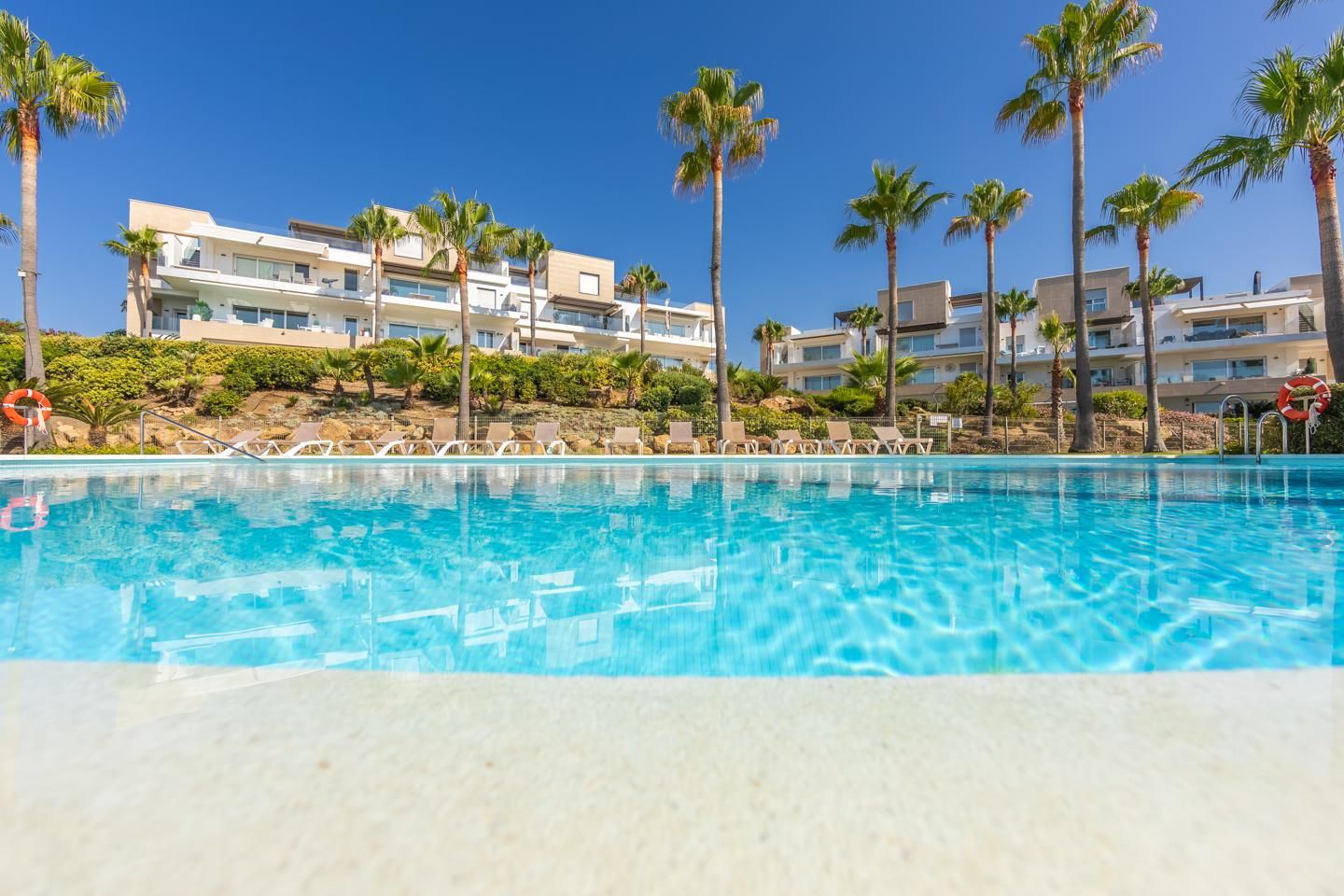 Piscina de Piso en venta en Estepona con Aire acondicionado, Calefacción y Terraza
