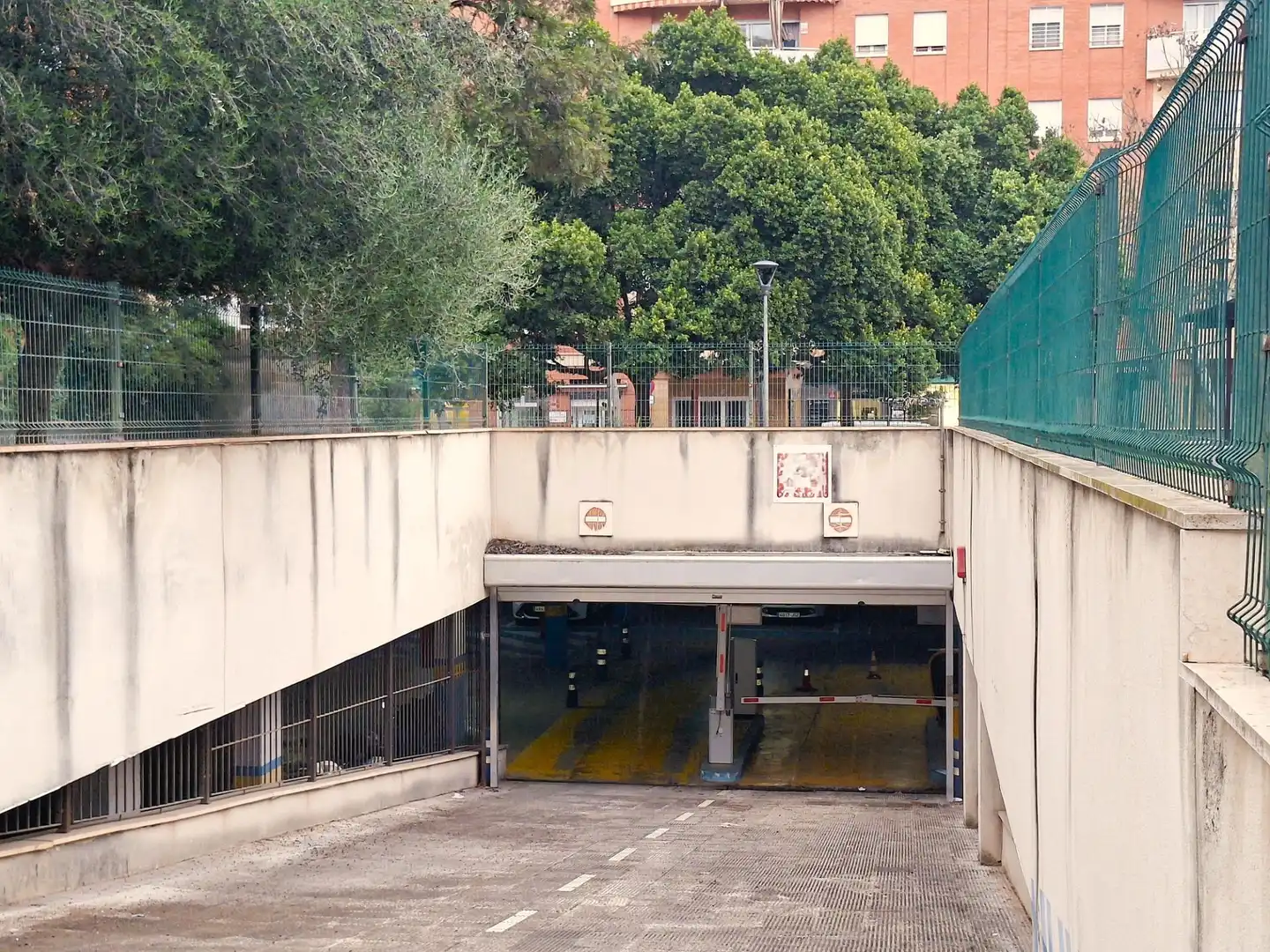 Parking de Piso en venta en Sevilla con Aire acondicionado, Terraza y Trastero