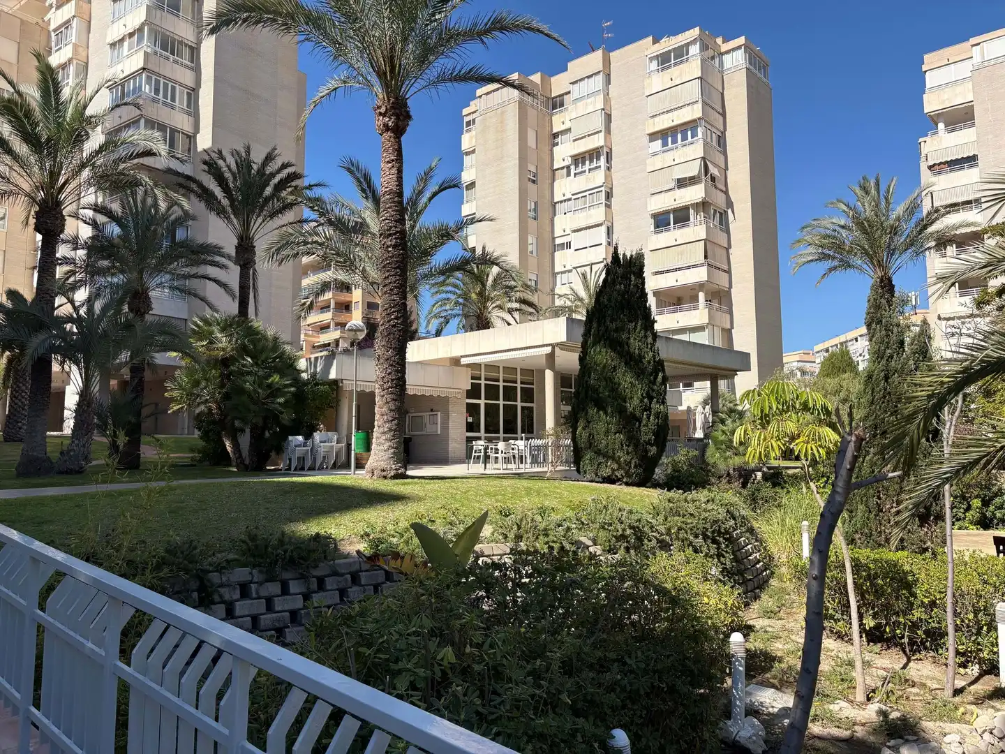 Vista exterior de Piso en venta en Alicante / Alacant con Aire acondicionado, Trastero y Piscina