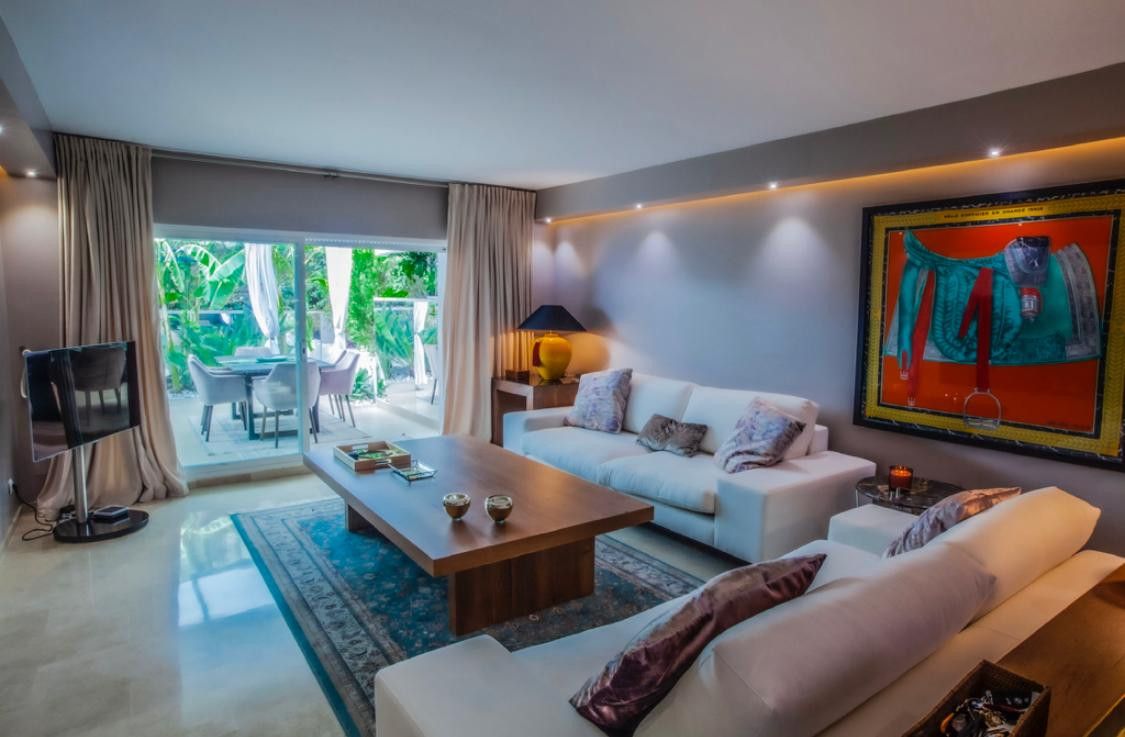 Sala d'estar de Apartament en venda en Marbella amb Aire condicionat, Terrassa i Piscina