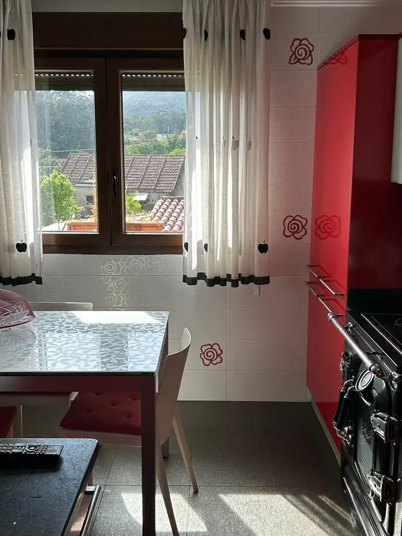Cuina de Casa o xalet en venda en A Pobra do Caramiñal amb Calefacció, Terrassa i Traster