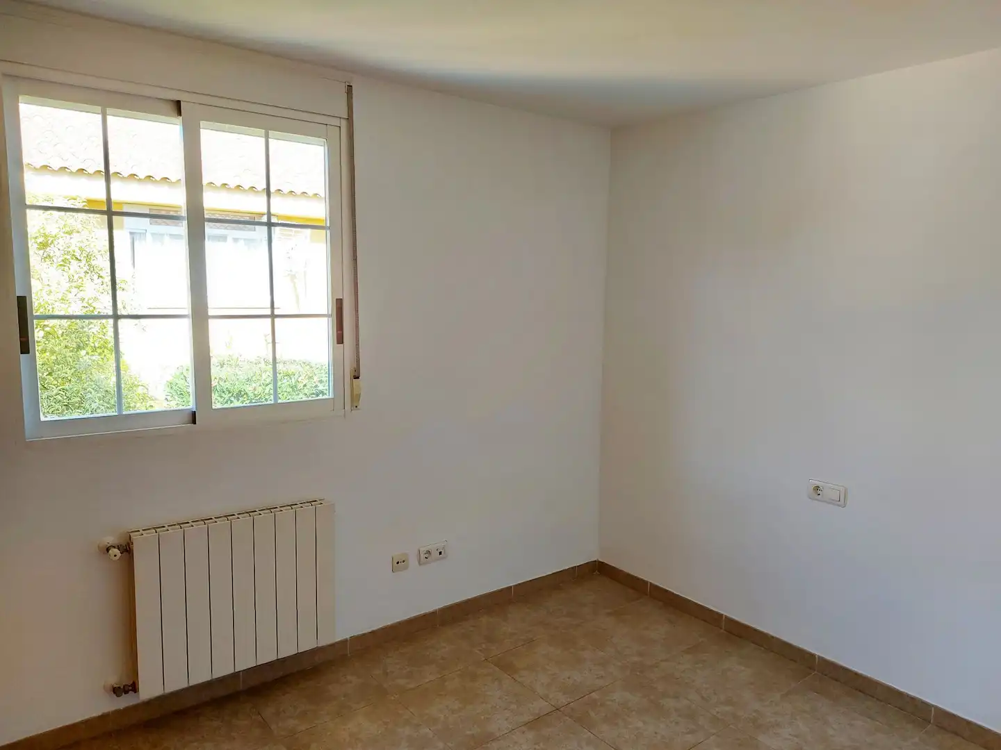 Bedroom of Houses for sale in La Pobla de Vallbona  with Air Conditioner, Heating and Private garden