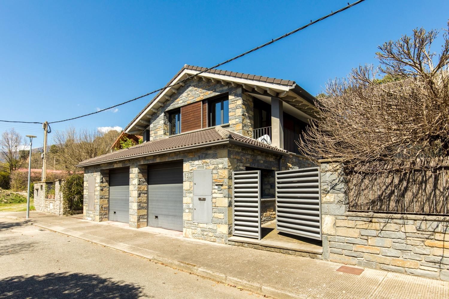 Vista exterior de Casa o xalet en venda en Boltaña amb Aire condicionat, Calefacció i Jardí privat