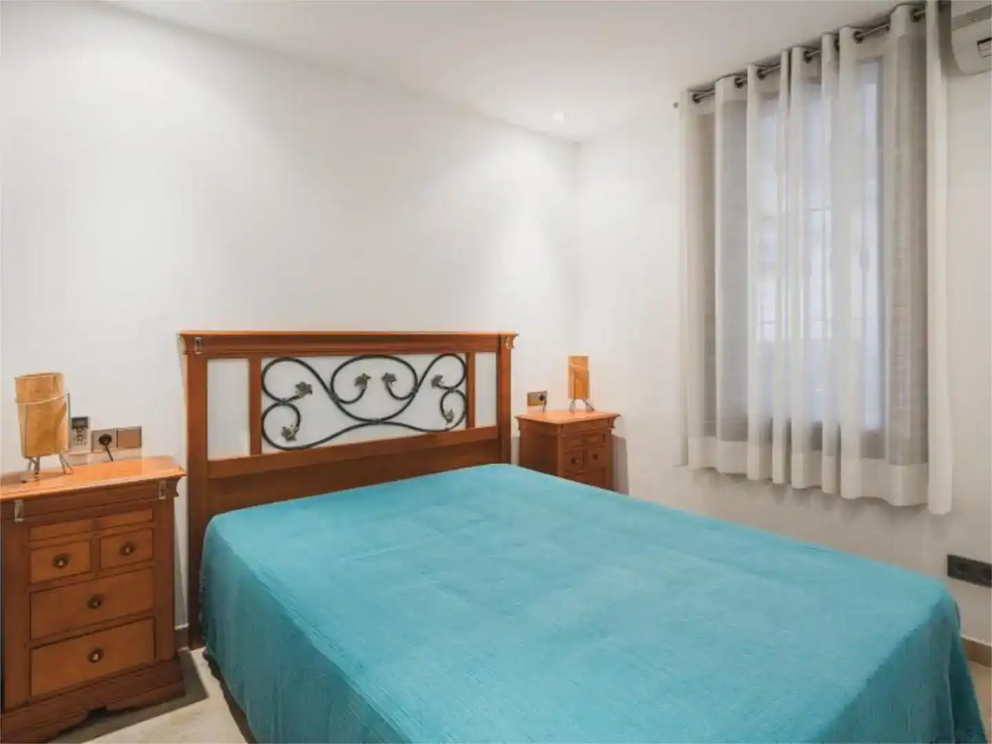 Dormitori de Casa o xalet en venda en Marbella amb Aire condicionat, Piscina i Balcó