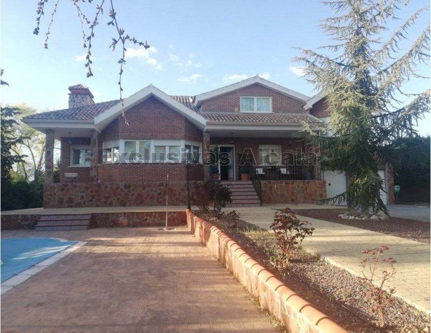 Vista exterior de Casa o xalet en venda en Villalbilla amb Aire condicionat, Calefacció i Jardí privat