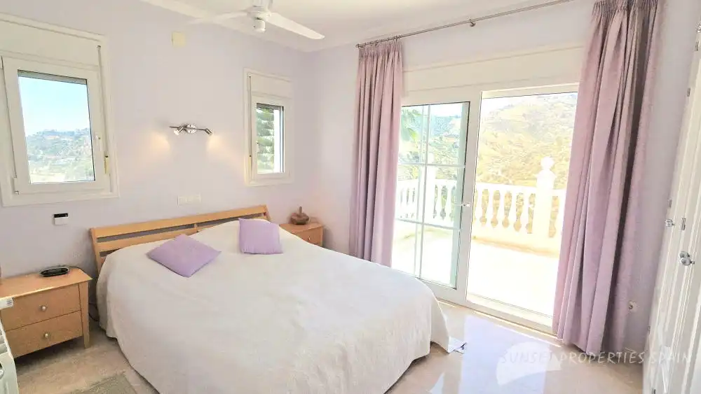 Bedroom of Houses for sale in Cómpeta  with Air Conditioner, Private garden and Swimming Pool