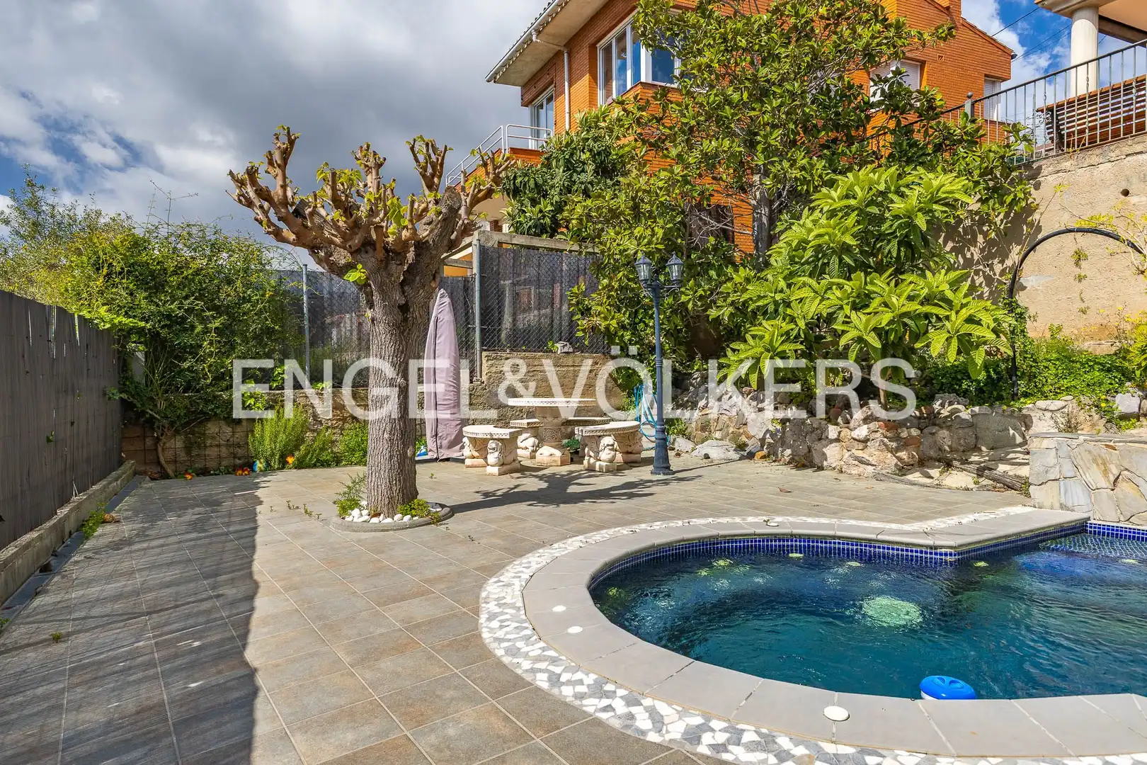 Piscina de Casa o xalet en venda en Castellar del Vallès amb Aire condicionat, Calefacció i Jardí privat
