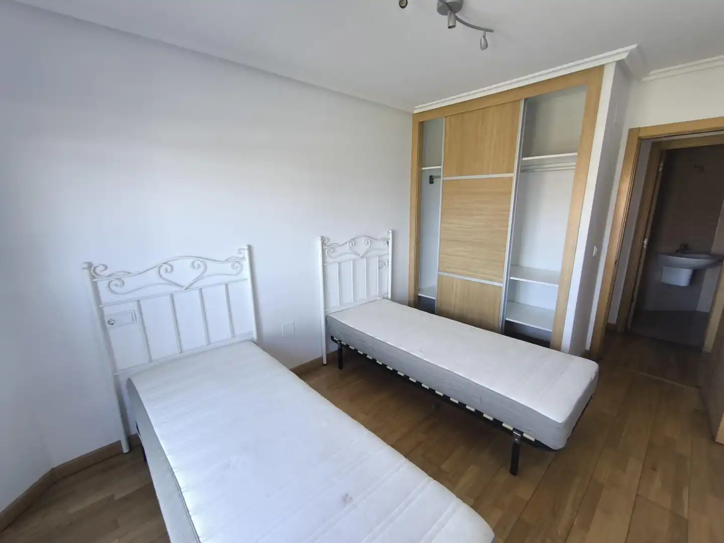 Bedroom of Flat for sale in Llanes  with Heating, Private garden and Parquet flooring