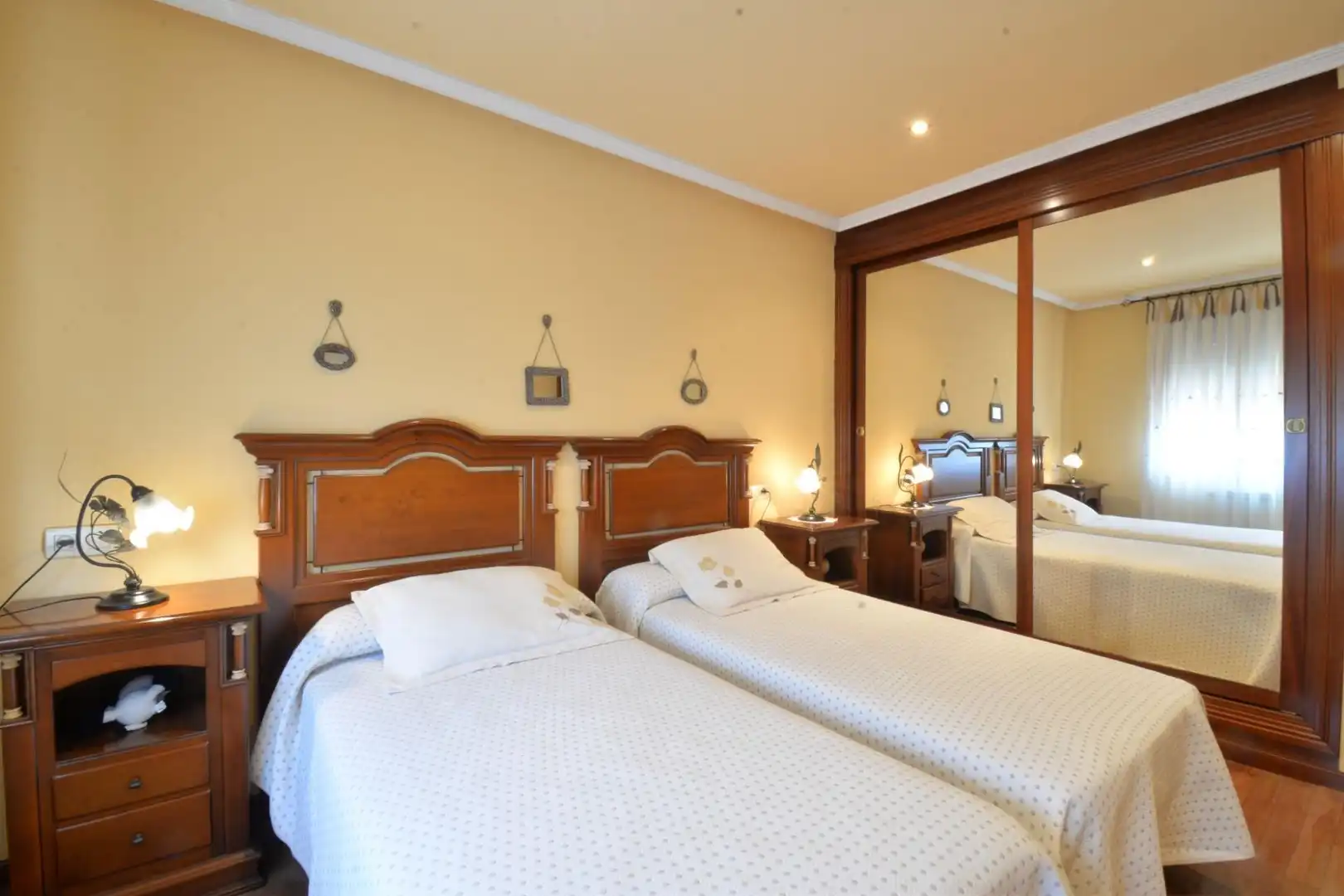 Habitación de Casa o chalet en venta en Oviedo  con Calefacción