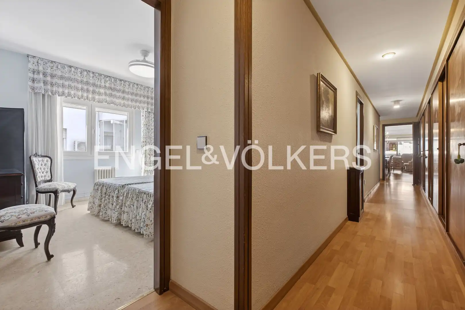 Flat for sale in Sevilla  with Air Conditioner, Heating and Balcony