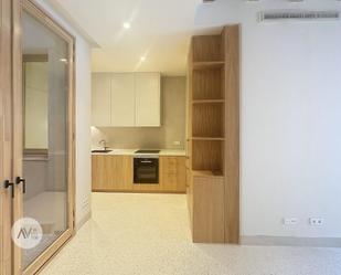 Kitchen of Apartment for sale in  Barcelona Capital  with Air Conditioner, Terrace and Balcony