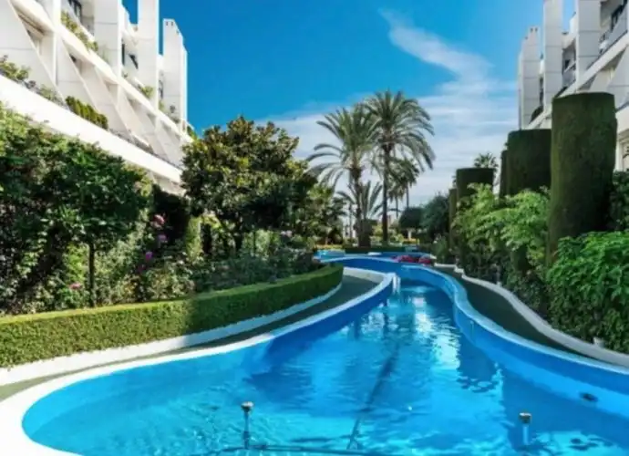Schwimmbecken von Maisonette zum Verkauf in Marbella mit Klimaanlage, Terrasse und Abstellraum