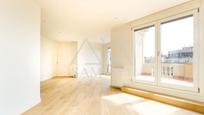 Living room of Attic for sale in  Barcelona Capital  with Air Conditioner, Terrace and Balcony