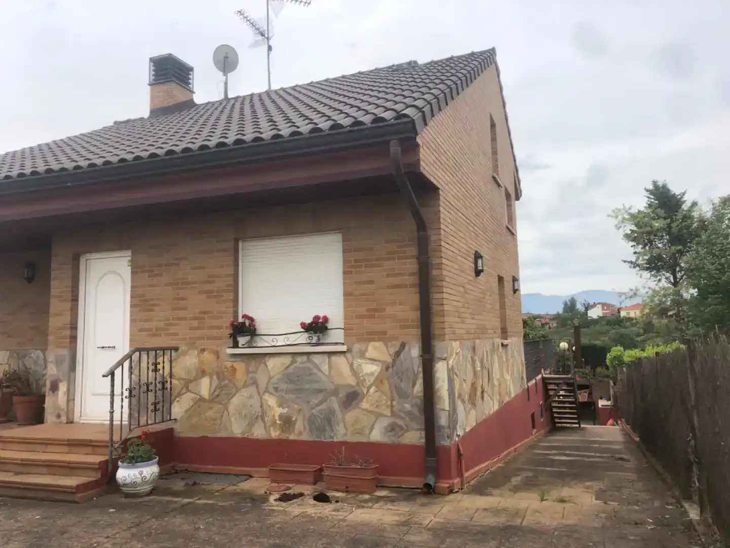 Vista exterior de Piso en venta en Lardero con Aire acondicionado, Jardín privado y Trastero