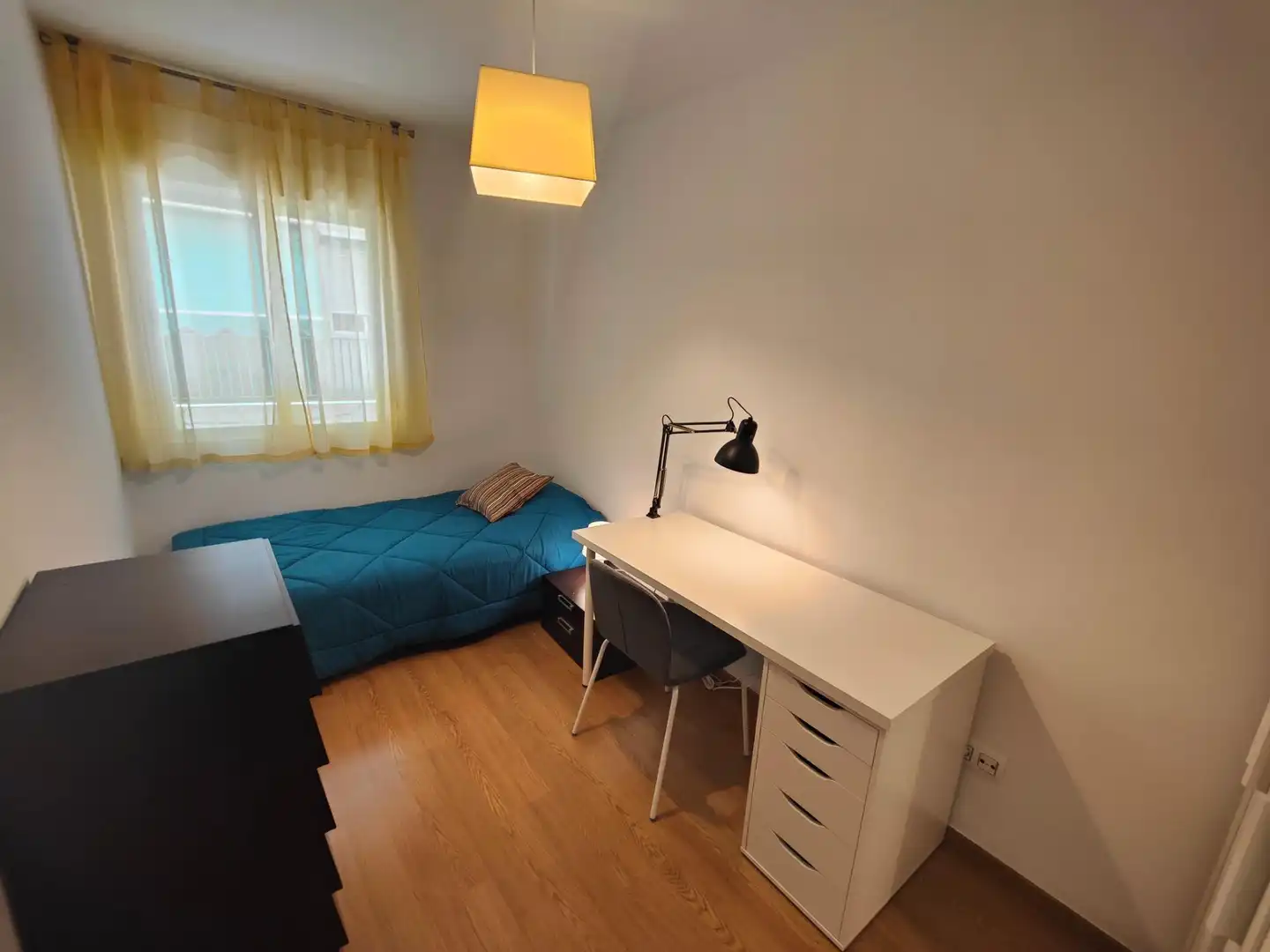 Bedroom of Flat for rent in Granada  with Air Conditioner, Heating and Furnished