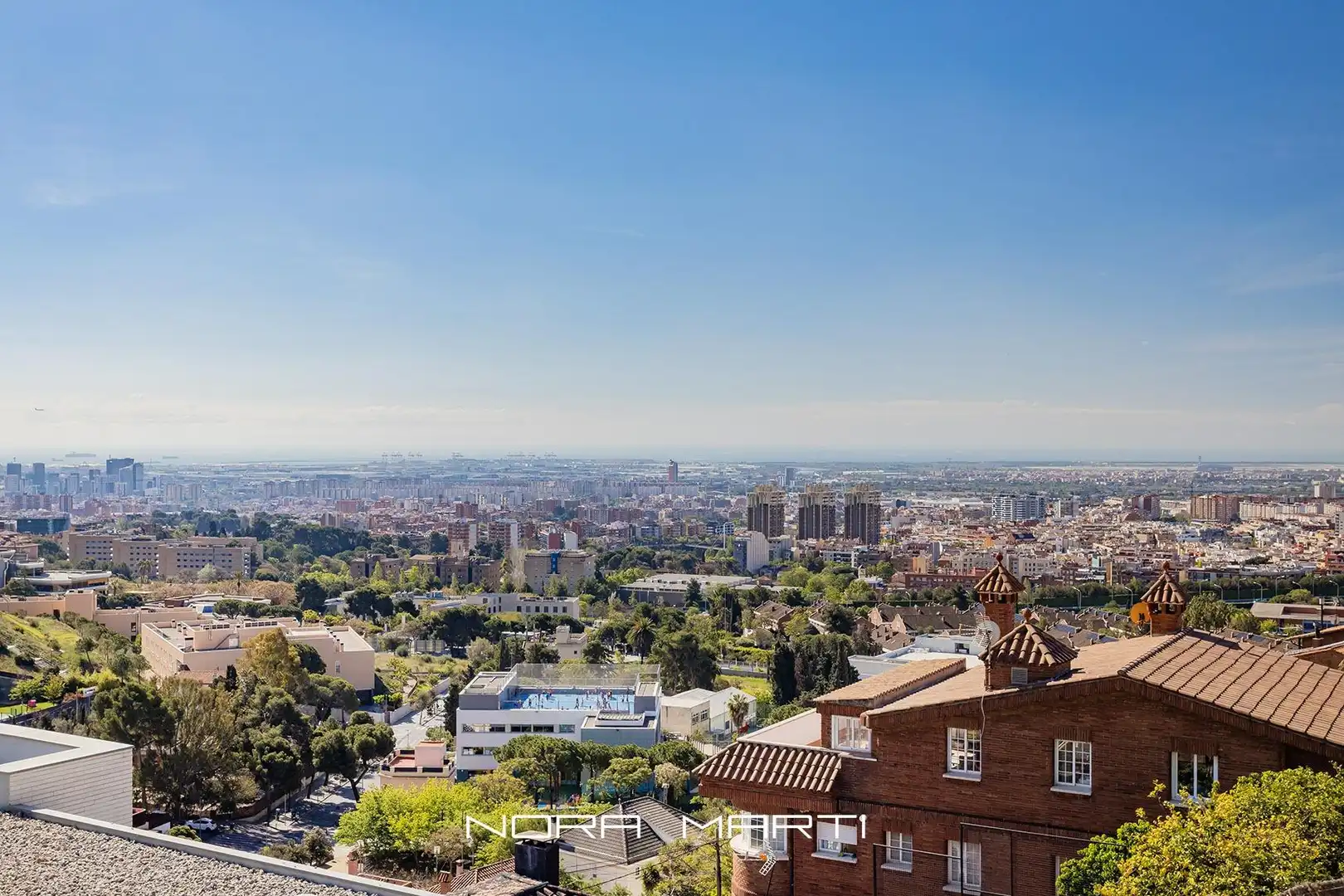 Vista exterior de Casa o chalet en venta en Esplugues de Llobregat con Jardín privado, Piscina y Alarma