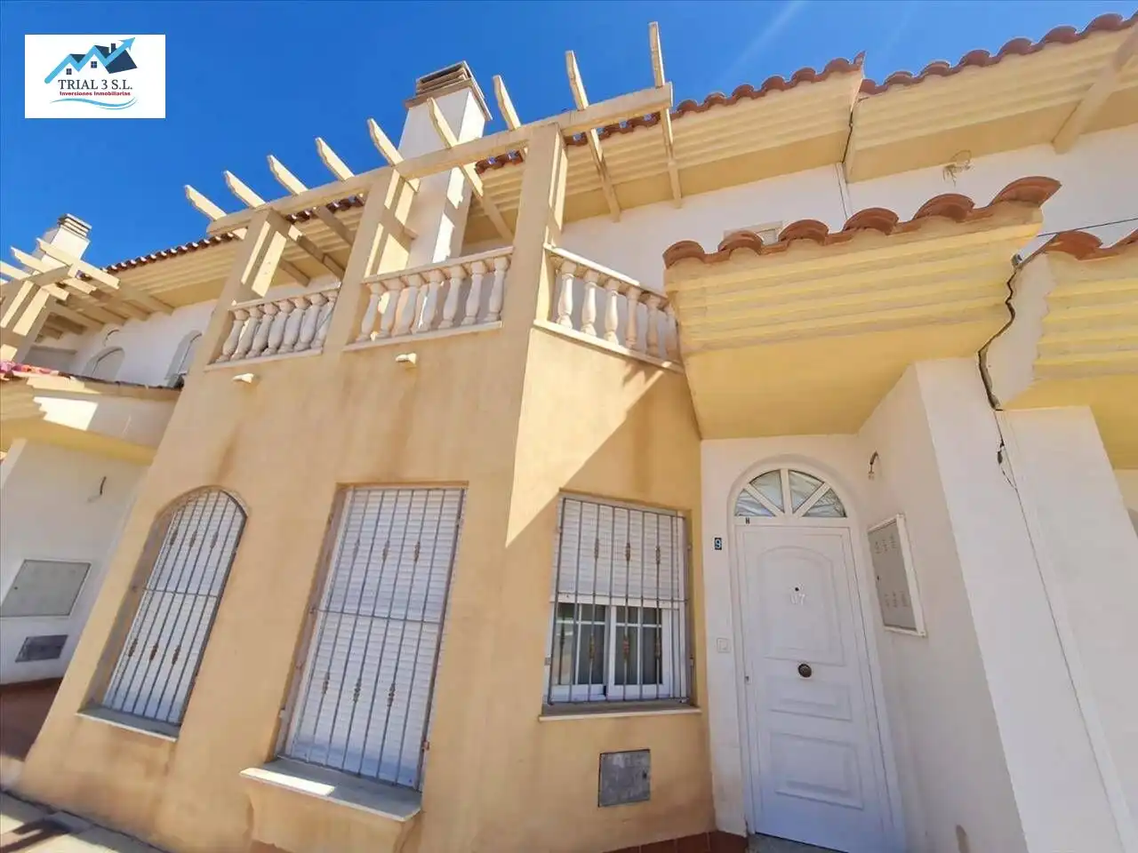 House with pool for sale in Barrio LARGO EL