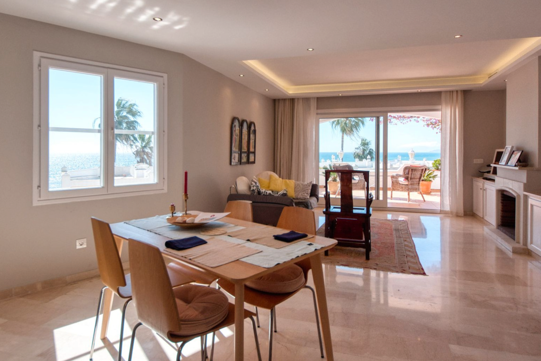 Menjador de Casa adosada en venda en Estepona amb Aire condicionat, Terrassa i Moblat