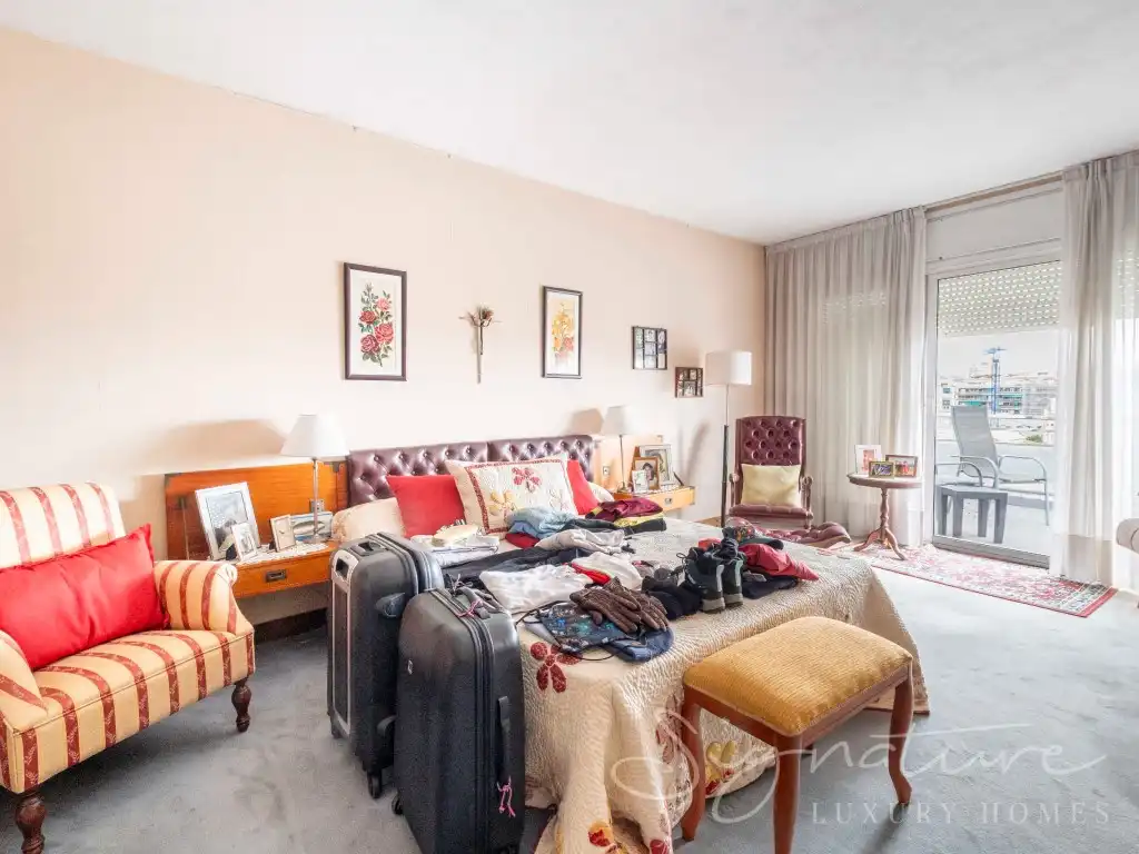 Habitación de Edificio en venta en L'Hospitalet de Llobregat