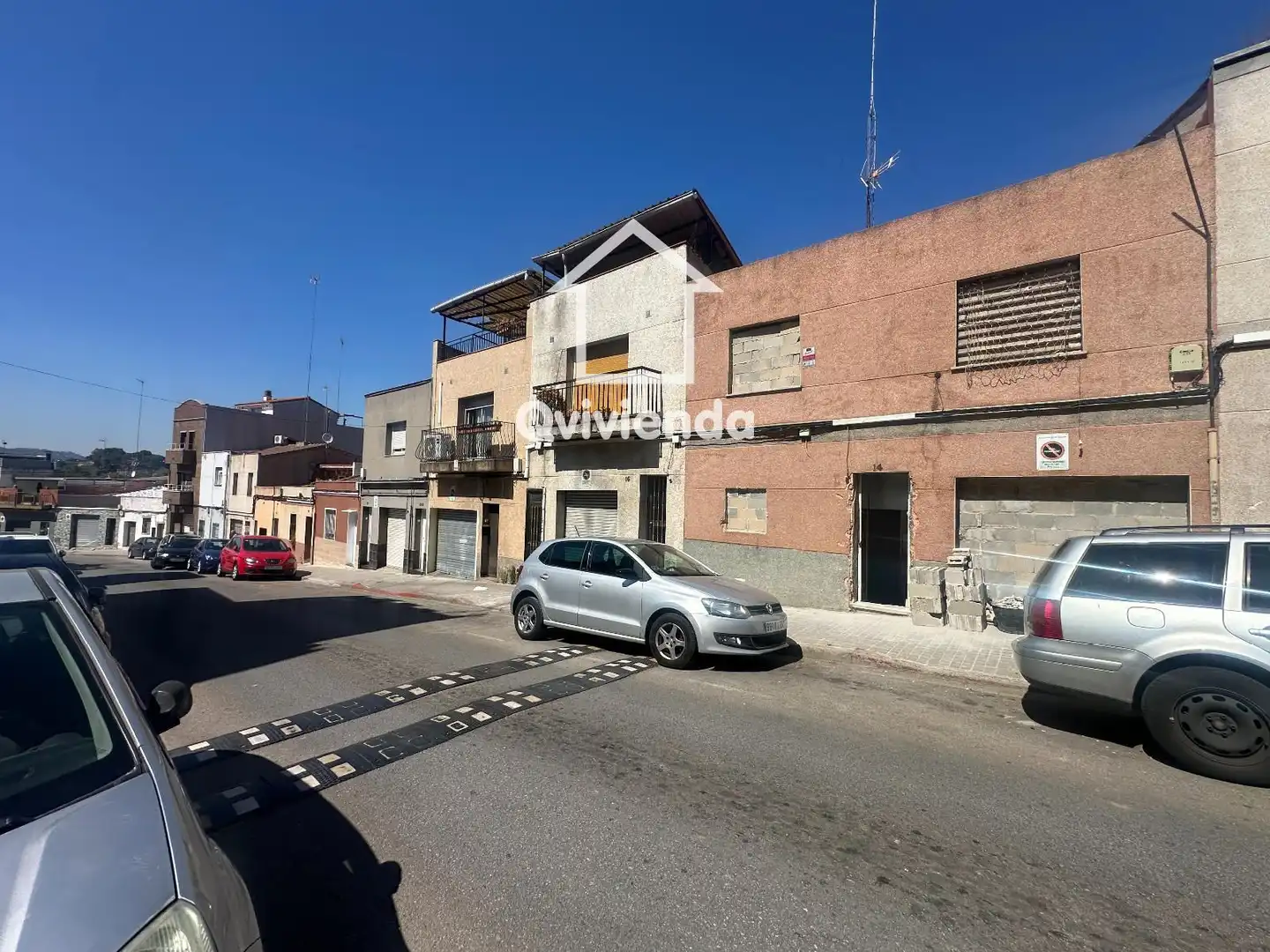 Vista exterior de Casa adosada en venda en Sabadell