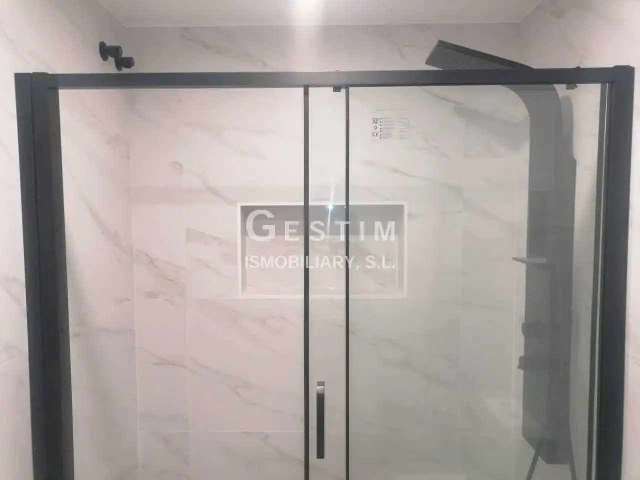 Baño de Piso en venta en Vic con Calefacción, Balcón y Alarma