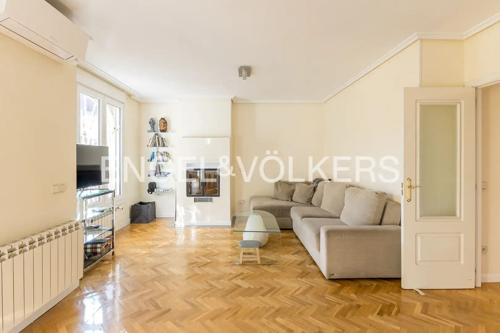 Wohnzimmer von Haus oder Chalet zum Verkauf in Madrid mit Klimaanlage, Heizung und Privatgarten