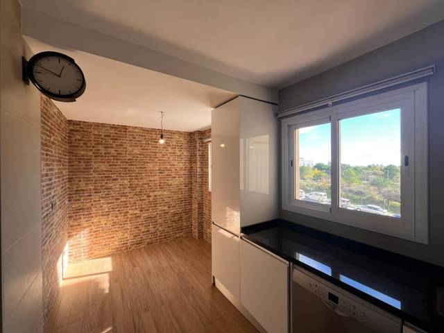 Piso en Venta en  DEMOSTENES en El Cónsul - Ciudad Universitaria - El Romeral