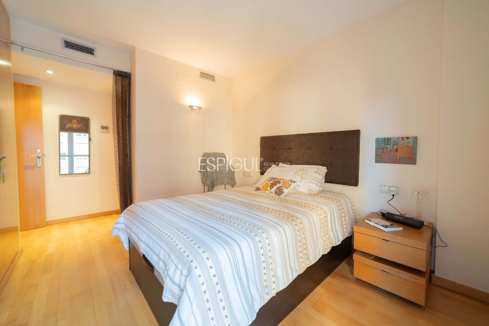 Bedroom of Flat for sale in Girona Capital  with Air Conditioner, Heating and Parquet flooring