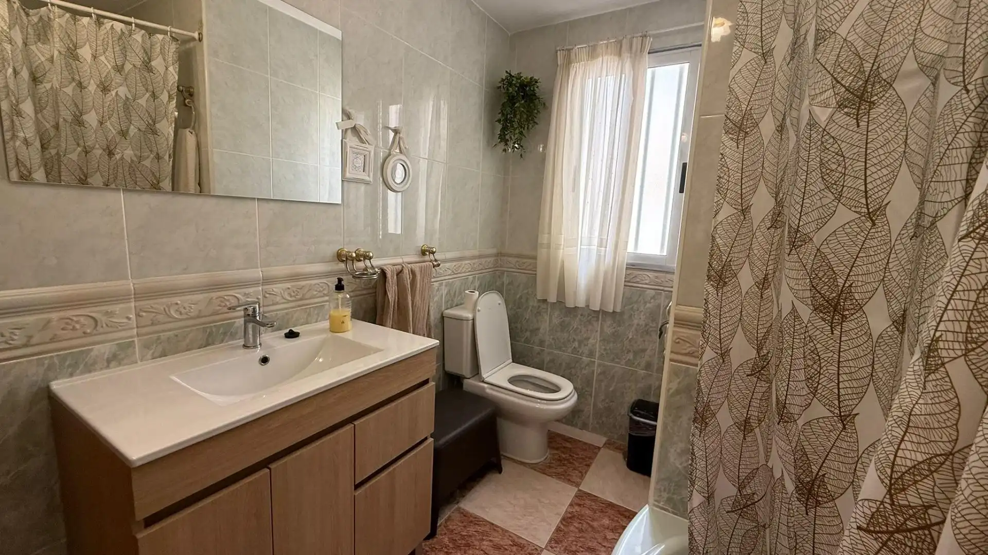 Baño de Piso de alquiler en Águilas con Aire acondicionado, Terraza y Trastero