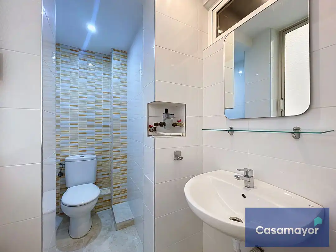 Bathroom of Flat for sale in Alicante / Alacant  with Oven, Washing machine and Microwave