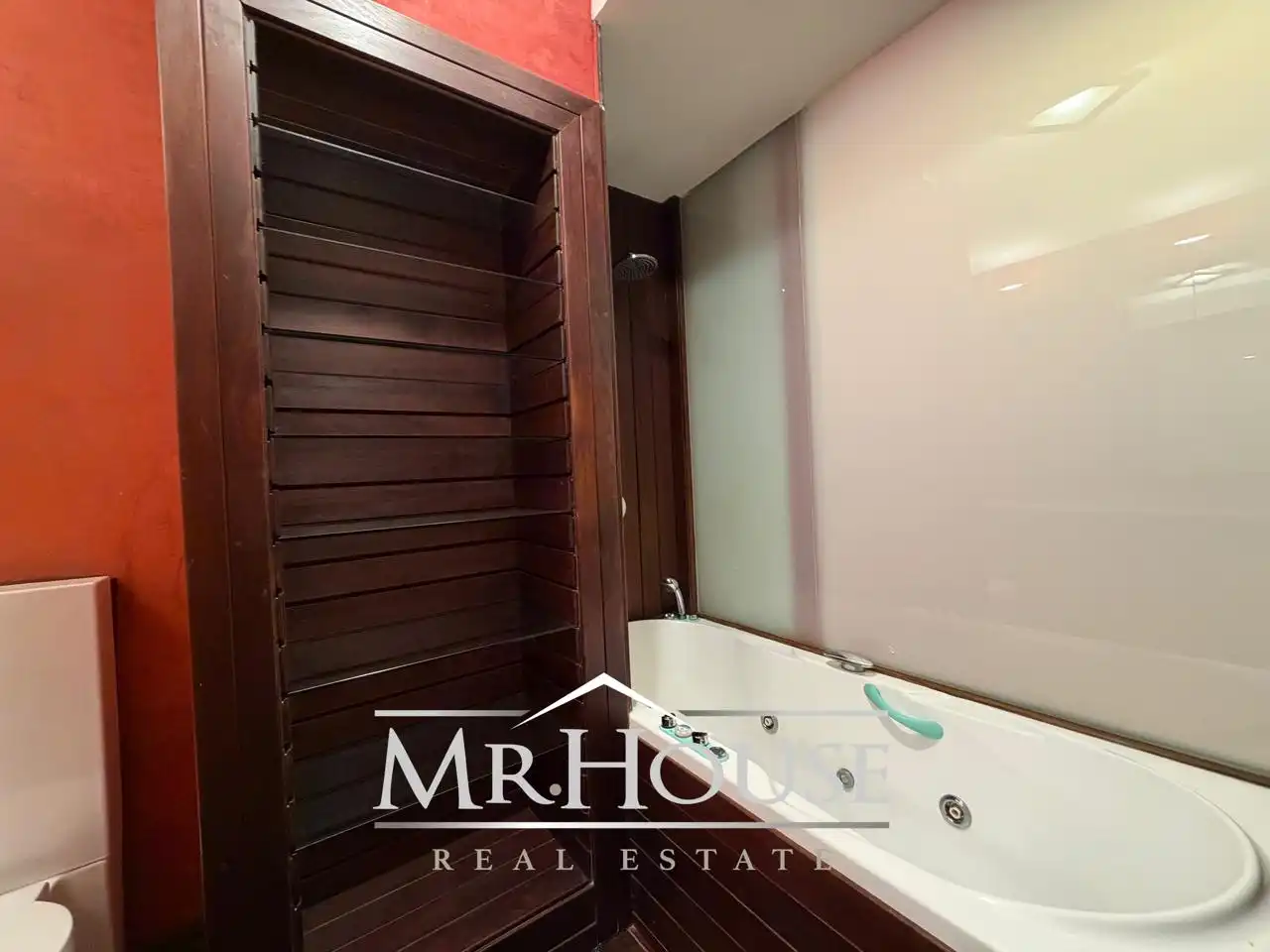 Baño de Piso de alquiler en Madrid con Aire acondicionado, Calefacción y Jardín privado