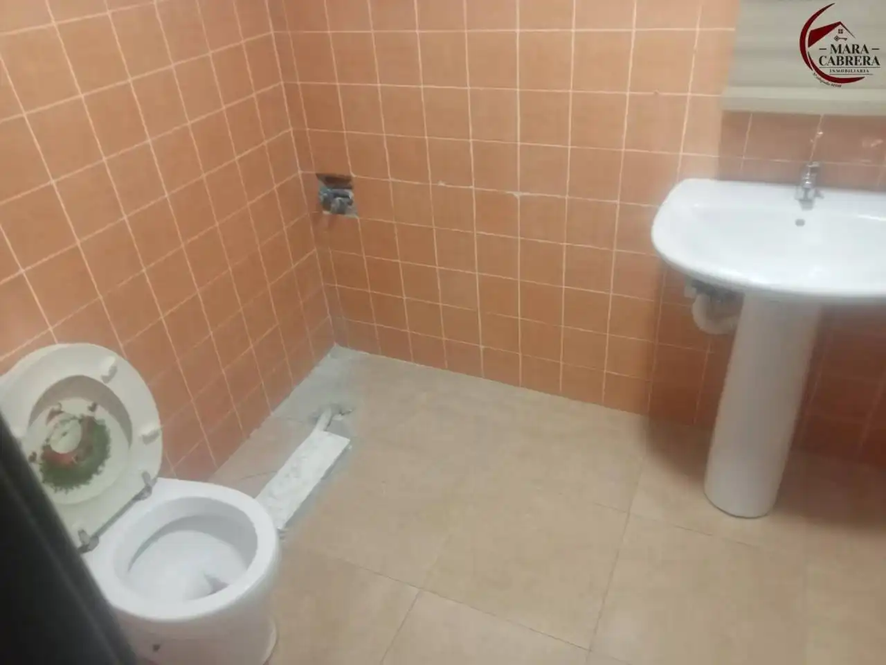Badezimmer von Haus oder Chalet zur Miete in Ador mit Terrasse und Möbliert