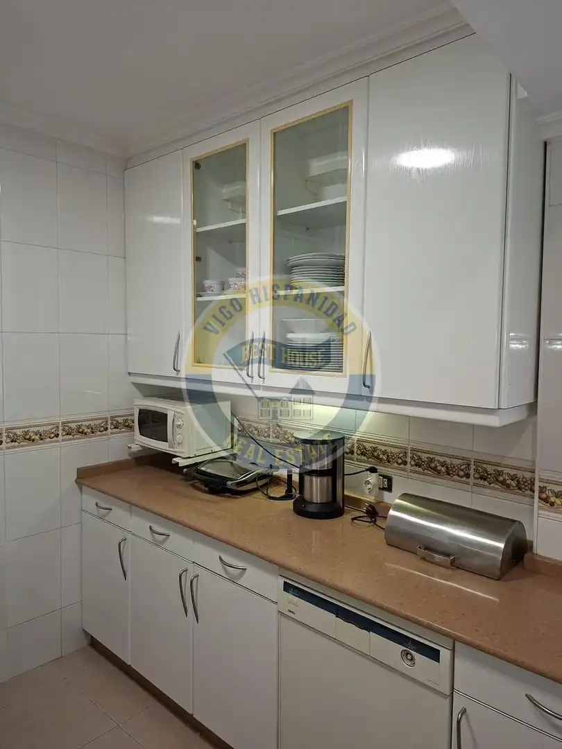 Cocina de Piso de alquiler en Vigo  con Calefacción, Parquet y Amueblado
