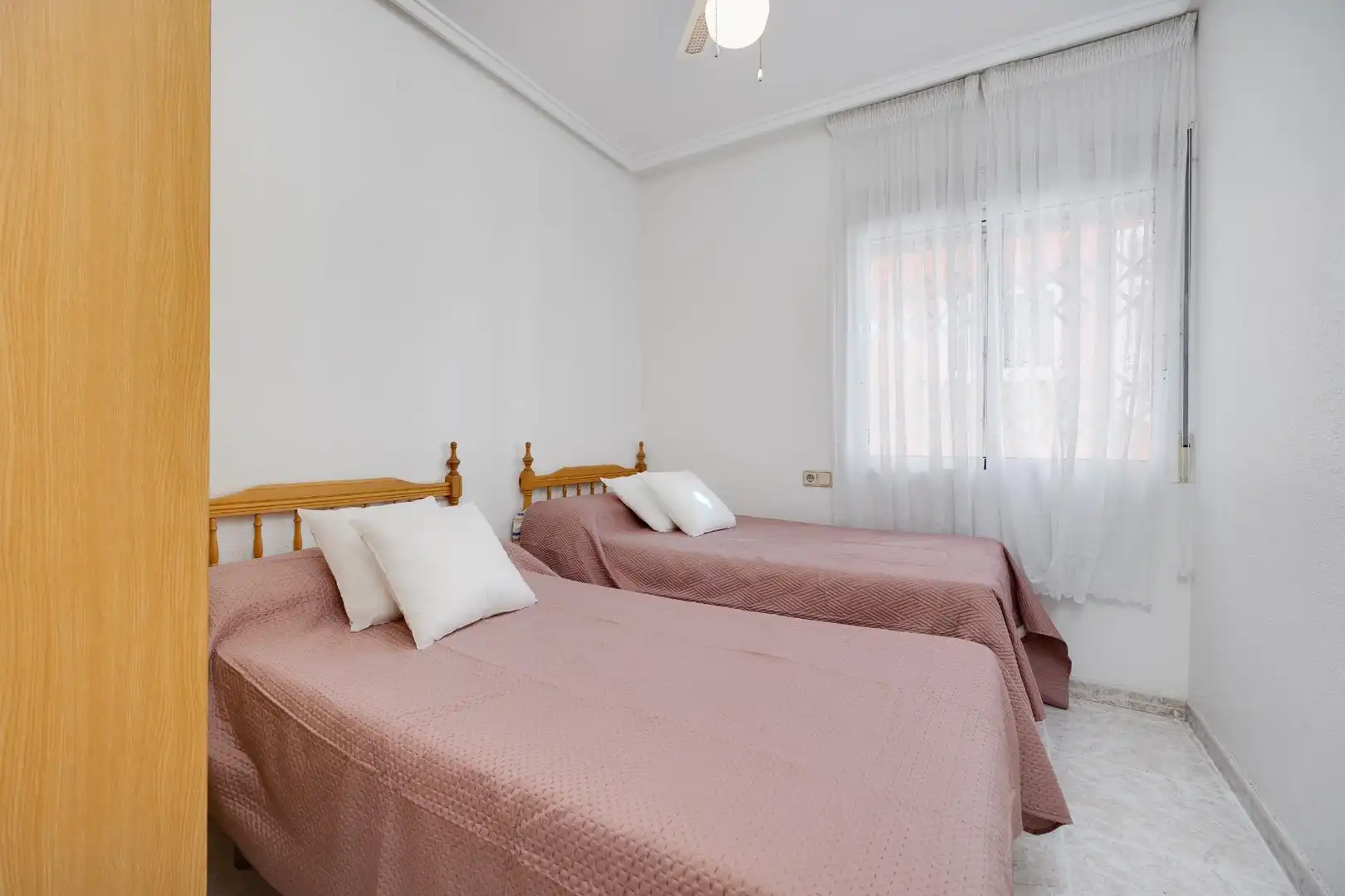 Habitación de Apartamento en venta en Torrevieja con Terraza y Amueblado