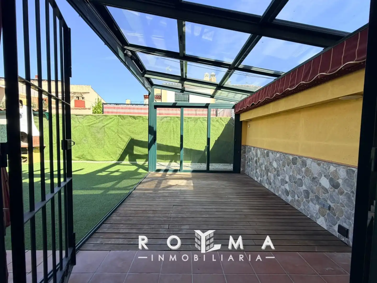 Terrace of Detached homes for rent in Bormujos  with Air Conditioner, Heating and Private garden