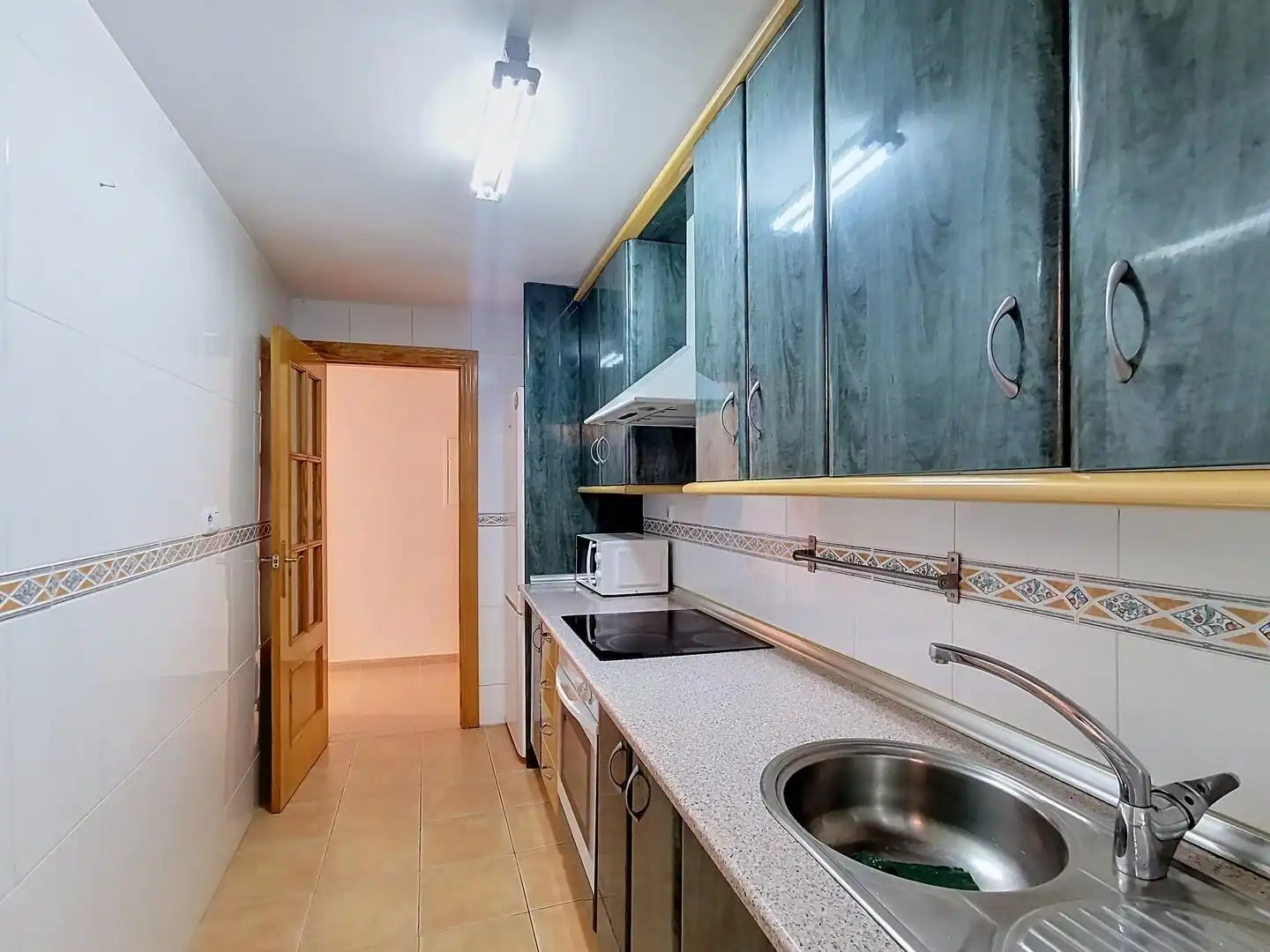 Cocina de Piso de alquiler en Churriana de la Vega con Calefacción y Balcón