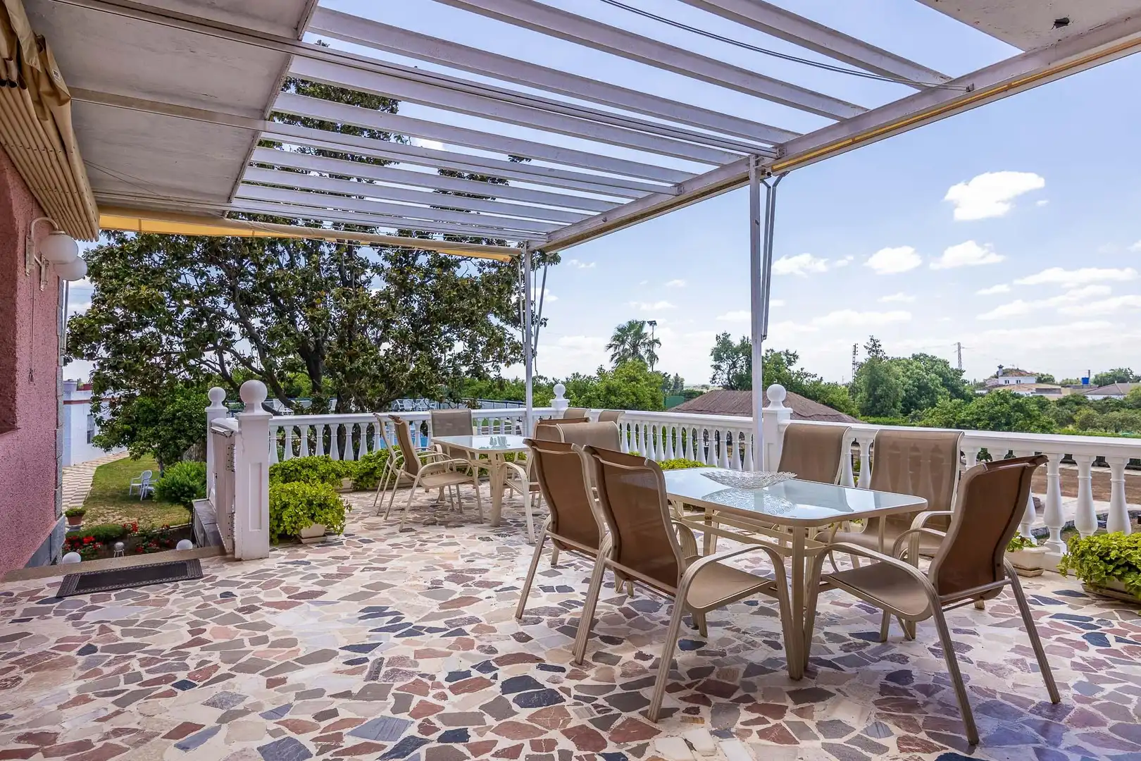Terrassa de Finca rústica en venda en Sanlúcar la Mayor amb Calefacció, Jardí privat i Terrassa