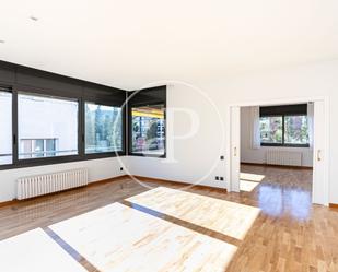 Exterior view of Flat to rent in  Barcelona Capital  with Air Conditioner, Heating and Private garden