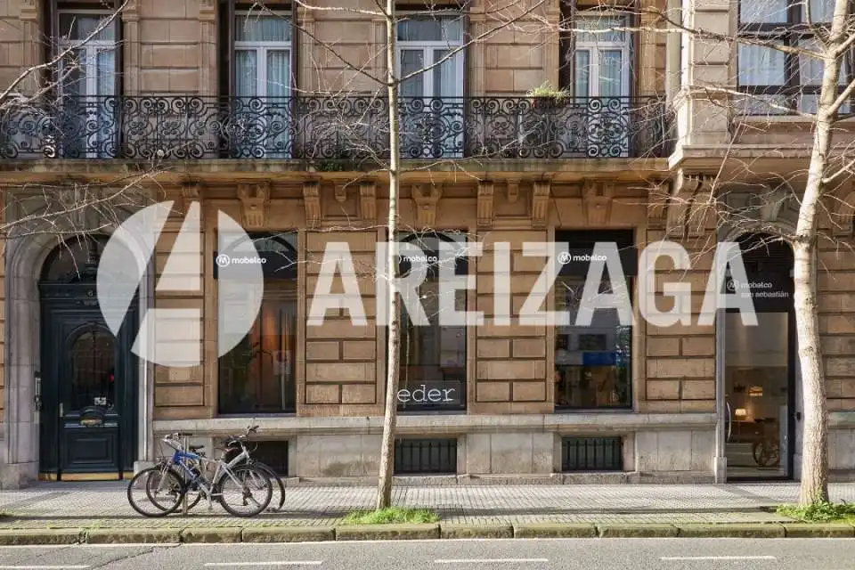 Vista exterior de Oficina de lloguer en Donostia - San Sebastián  amb Calefacció